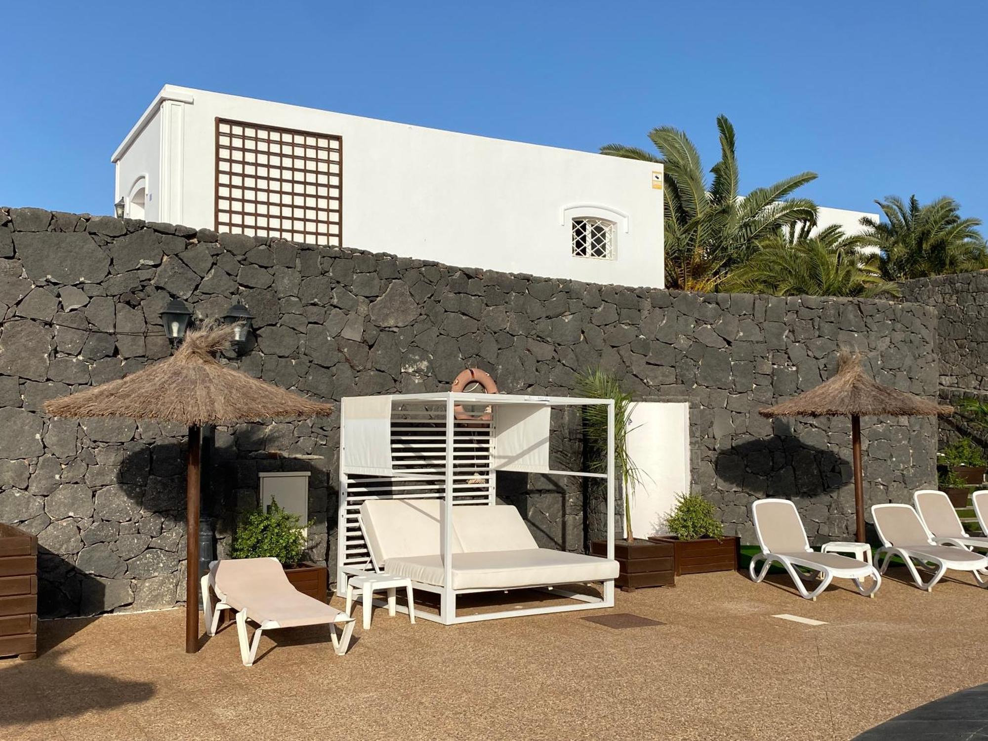 Apartamentos Livvo Coloradamar Playa Blanca  Exterior photo