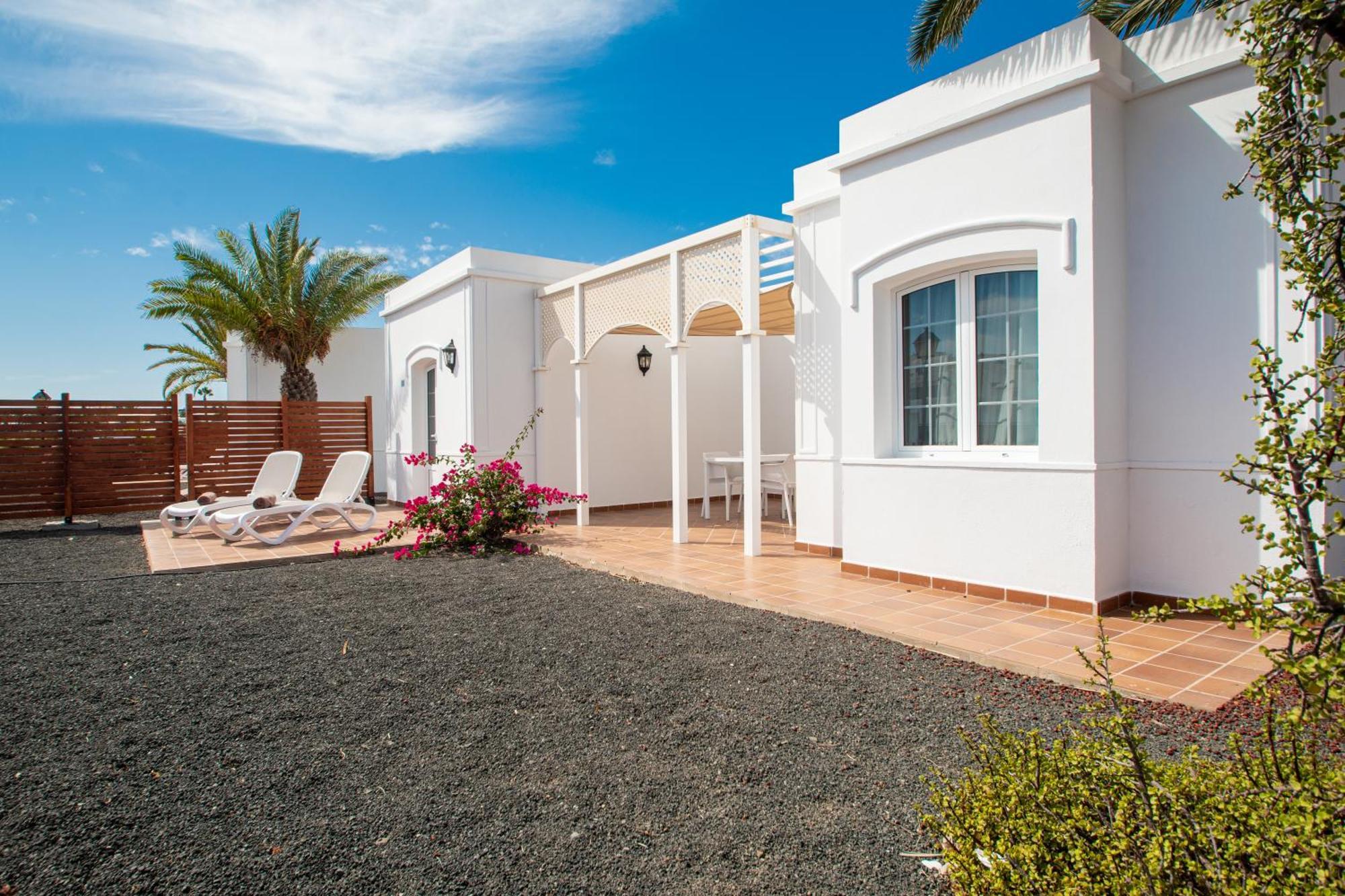 Apartamentos Livvo Coloradamar Playa Blanca  Exterior photo