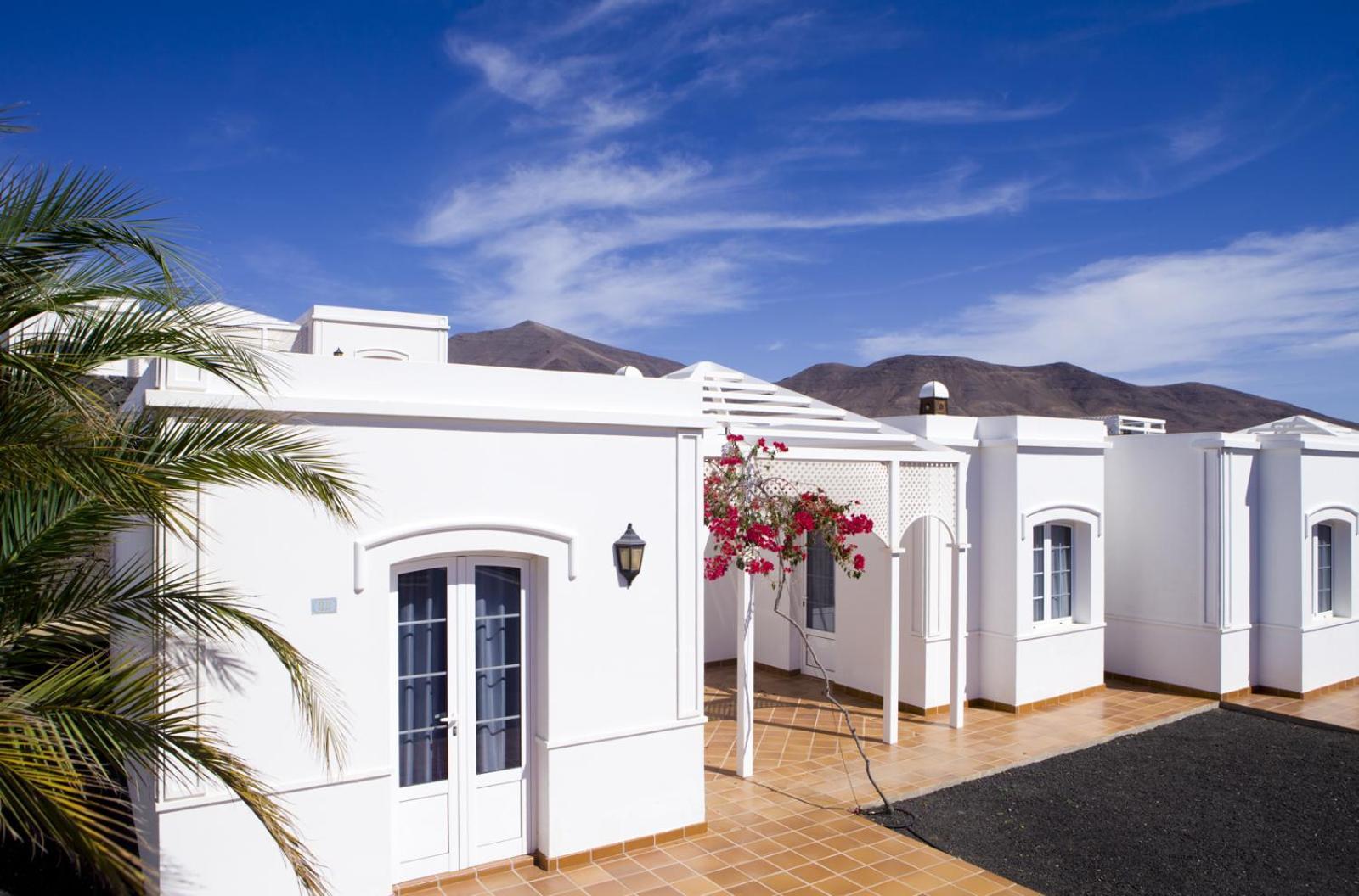 Apartamentos Livvo Coloradamar Playa Blanca  Exterior photo